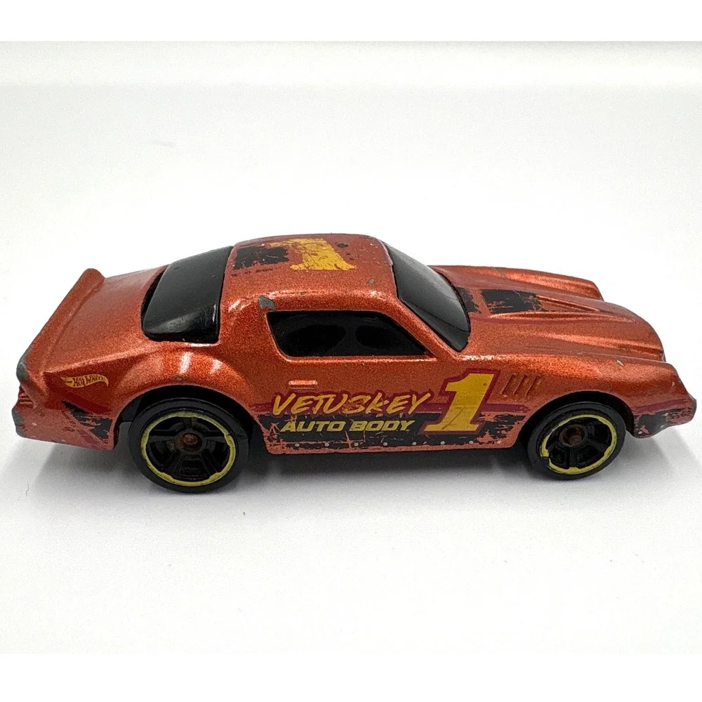 Hot Wheels Camaro Z28 1:64 Orange Racing Vetuskey Auto Body Muscle Car 1982 Base